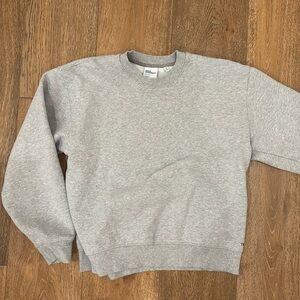 Aritzia TNA grey crew neck cozy fleece, perfect fit size medium